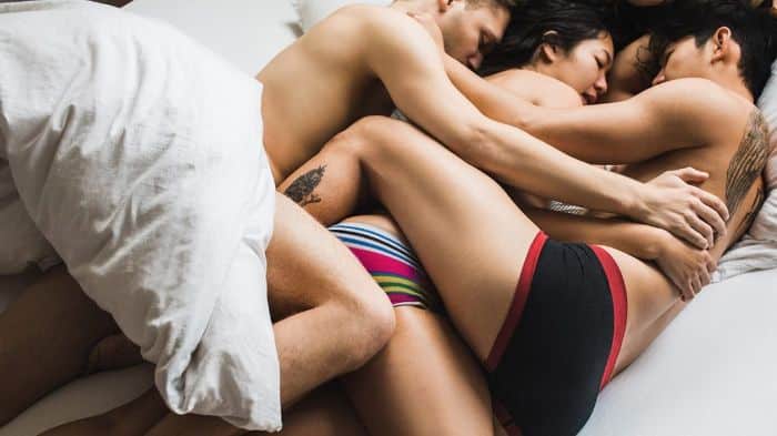 Threesome và Foursome là gì? Khoái cảm bệnh hoạn hay đẳng cấp của quý ông?