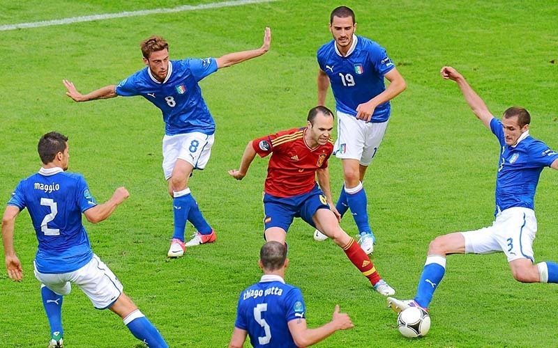 Catenaccio là gì? Tìm hiểu về lối chơi phòng ngự của Ý.
